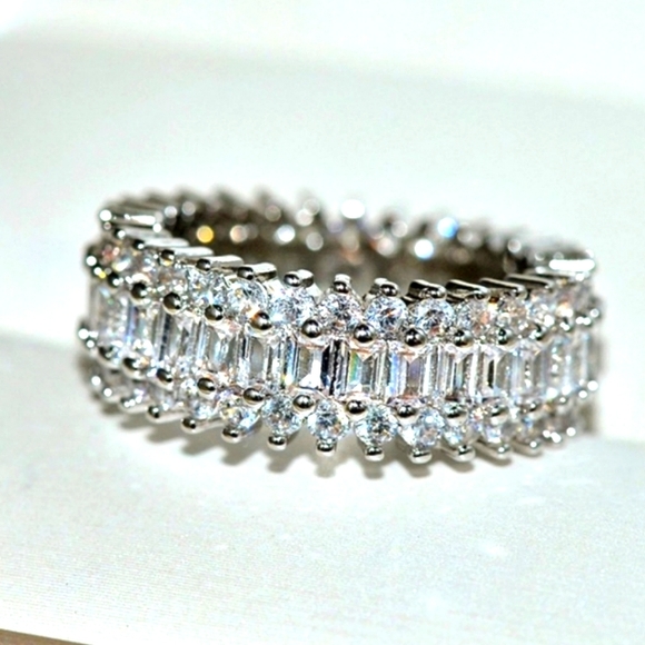 1/2 OFF Round baget ring 💍 - Picture 2 of 4